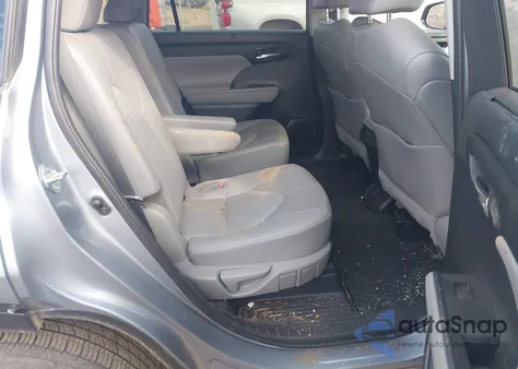 2022 Toyota Highlander Xle z USA, uszkodzony, nr VIN 5TDGZRAH2NS092326